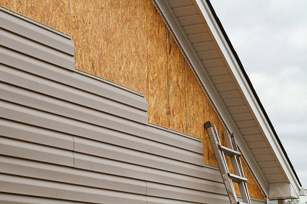 Professional Siding Replacement technician working in Forest Hill, TX